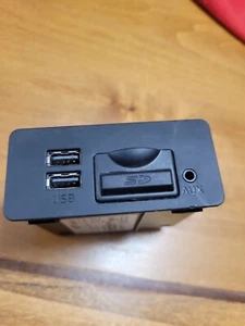 MAZDA 3 PORTA USB BHP1 669U0 MD4103/46 USB/AUX/SD PRODUTTORE DI APPARECCHIATURE ORIGINALI 14 15 16 17 18 (T11) - Foto 1 di 6