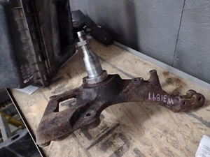 1995-1997 Ford Ranger Driver Left LH Front Spindle Knuckle Assembly - Picture 1 of 2