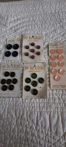 Vintage Lot of 5 Carded LeChic Buttons - Picture 1 of 2