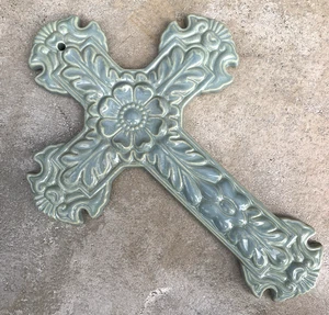 Vintage Keramik Kreuz Wandbehang Aqua/Salbei 10x7 klassisch minimalistisch Dekor Religion - Bild 1 von 6