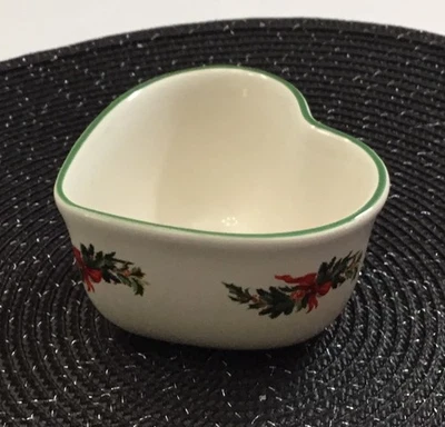 Pfaltzgraff Christmas Heritage Pattern Heart Shaped Custard Cup Dish RETIRED - Image 1 of 4