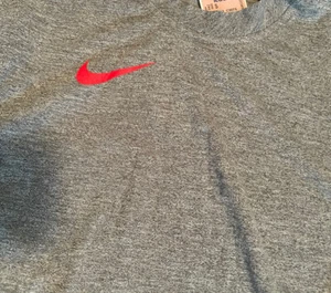 Nike Mens Shirt Small Gray Red Short Sleeve Warmup Layer NWT - Picture 1 of 6