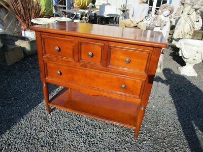 BUFFET BAS / COMMODE (3 tiroirs) DE STYLE ANCIEN EPOQUE 1980/90 EN MERISIER - Photo 1/4