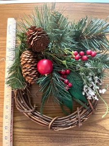 Vintage Weihnachtskranz Holz Kunststoff Mid Century Mod Tannenzapfen Obst Beeren - Bild 1 von 5