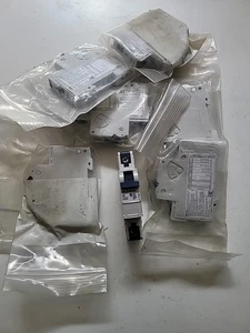 LOT OF 7 NOS ABL SURSUM Z 4A  1ZU4UM breaker - Picture 1 of 4