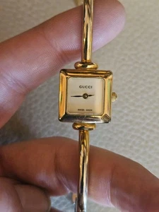Reloj brazalete pulsera oro Gucci 1900L genuino para dama...  - Imagen 1 de 10