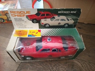 Rescue Squad  Fire Chief Wind-Up Mercedes Benz 20 CM Nuovo IN Scatola Automobile - Immagine 1 di 4