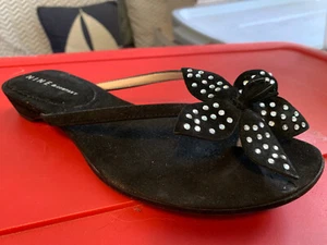 NINE & COMPANY Black Suede Bejeweled Flower Thong Sandals - Size 6 - Picture 1 of 6