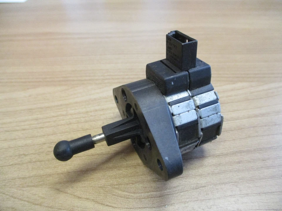 Actuador faros Audi A4 B6 B7 A6 4B 4F 72774906 LWR Foto 1 de 4