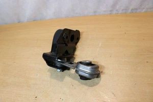 NISSAN QASHQAI 1.3 PETROL HYBRID ENGINE MOUNTING HOLDER 113604E - Picture 1 of 8