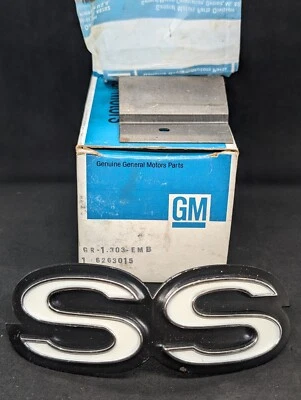 NOS 1968 1972 CHEVROLET CAMARO SS SUPER SPORT GRILLE EMBLEM NAMEPLATE ORNAMENT - Image 1 of 4