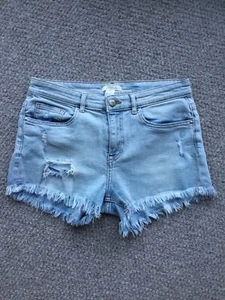 H&M DAMEN HELL DENIM AUSGEFRANSTE SHORTS GRÖSSE EUR 36 (8) - Bild 1 von 2