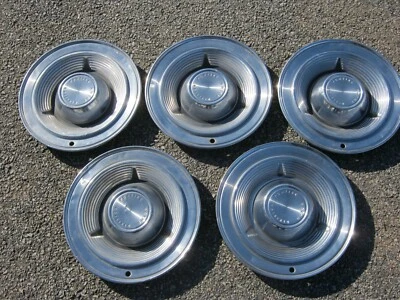 Factory original 1962 Pontiac Bonneville factory 14 inch hubcaps wheel covers Foto 1 de 4