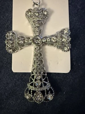 Llavero crucifijo grande/plateado con pedrería blanca Foto 1 de 4