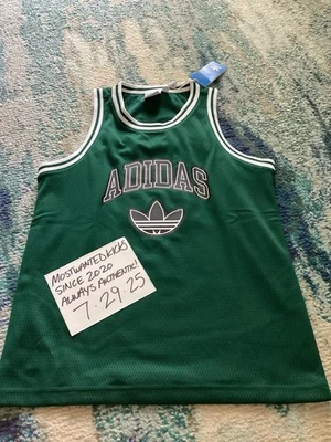全新带标签 Adidas Originals 篮球球衣背心大学绿色男孩 M 码 — 第 1/4 张图片