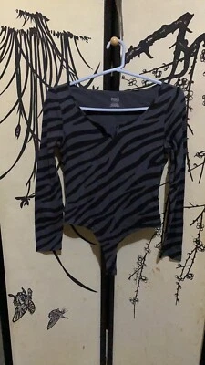 Body Victoria’s Secret Rosa Gris Cebra con Logo Costura Foto 1 de 4