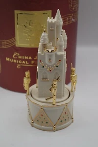LENOX CHINA JEWEL MUSICAL CASTLE MARCH OF THE WOODEN SOLDIERS FIGURINE MINT - Picture 1 of 6