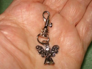 Dije de cremallera plateado ángel de la guarda con diamantes de imitación de caída de 2" en bolsa de regalo de organza - Imagen 1 de 5