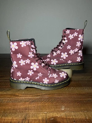 Botas de lona Dr Martens Page Meadow para mujer EE. UU. 7 flores DOC'S Borgoña Foto 1 de 4