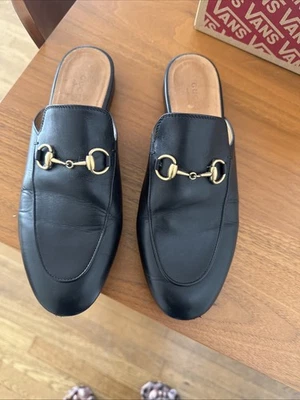 Gucci Princeton para mujer.  Talla 37,5 estos se ajustan más como un 6,5.  Funcionan pequeños Foto 1 de 4