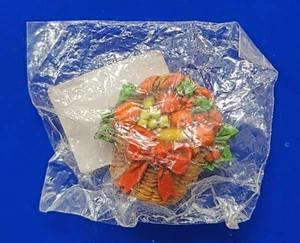Hallmark PIN Christmas Vintage BASKET FRUIT HOLLY 1978 Holiday Brooch NEW MIP - Picture 1 of 4