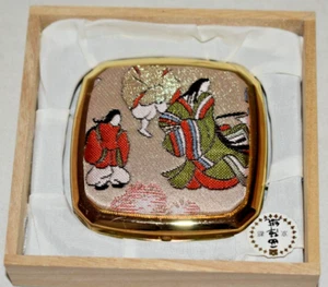 Paño compacto acolchado frontal acolchado con escena japonesa enchapado en oro de colección - Imagen 1 de 6