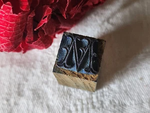 Mini tampon ancien monogramme M broderie feston collection couture mercerie - Photo 1/4