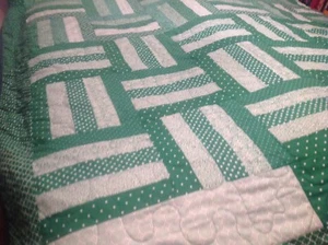 Double Size Green & White Rail Fence Quilt - Picture 1 of 3