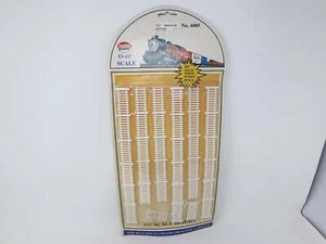 Model Power 6085 O, 64" White Picket Fence (3 1/2' Scale Height) - Picture 1 of 4