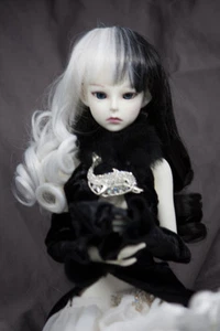 Peluca Muñeca Rizada Media Coleta Estilo Kasumi - Blanco y Negro BJD 6-7" - Imagen 1 de 2
