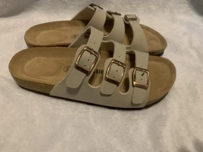 Sandalia con plantilla de corcho Lela CUSHIONAIRE para mujer con comodidad, beige, talla 8M Foto 1 de 4