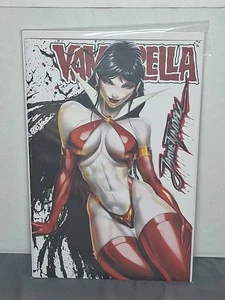 BLOODY SIGNATURE REMARQUE BY JAMIE TYNDALL WITH COA VAMPIRELLA #1 TRADE DRESS NM - Picture 1 of 3