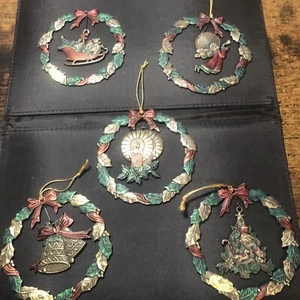 Vintage Russ Berrie Christmas Wreath Ornament Heirloom Collection Metal Lot/5 - Picture 1 of 9