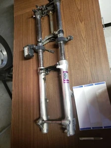 G HONDA MAGNA VF 1100 V65 1985 OEM  FRONT FORK  TWO (STRAIGHT)  - Picture 1 of 4