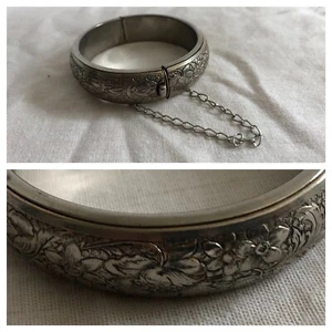 Vintage 1970s 1980s Bangle Bracelet Hinged Floral Metal Engraved Design 2.3" - Picture 1 of 8