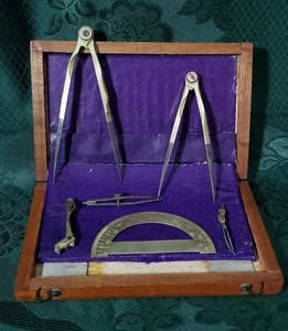 SET STRUMENTI DISEGNO COMPASSO COMPARATORE GONIOMETRO IN OTTONE CON SCATOLA 1900 - Bild 1 von 17