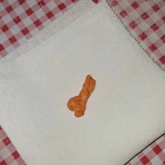*RARO* Cheddar Jalapeño Cheeto en forma de pene y bolas súper raro precio bajo  Foto 1 de 1