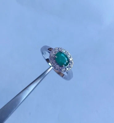 Anello aureola con zirconi ovale smeraldo naturale in argento sterling 925... - Immagine 1 di 4