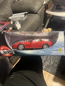 Maßstab 1:18 -- 100% Hot Wheels -- Red Ferrari 550 Barchetta Pininfarina Auto  - Bild 1 von 6