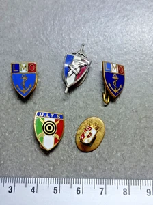 Lot 5 Badges to Identify Ref05788J - Picture 1 of 2