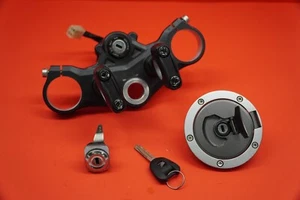 19 2019 HONDA CBF300 300F UPPER TRIPLE TREE IGNITION LOCK SET SEAT KEY CAP OEM - Bild 1 von 3