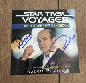 !!️ Copertina CD autografata Robert Picardo Star Trek: Voyager EMH The Doctor VOY - Foto 1 di 3
