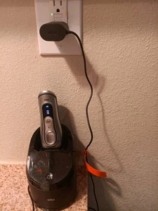 Braun Series 9 Wet/Dry Electric Razor w/ Base & Charger- Excellent Used Cond - Picture 1 of 16