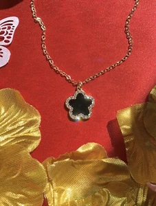 Halskette Schwarze Blume mit Strass aus Edelstahl - Bild 1 von 5