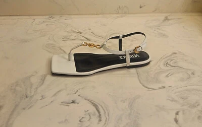¡Nuevo! Sandalia Versace 'Medusa '95' con correa en T blanca para mujer 6,5 EE. UU. 36,5 euros Precio de venta sugerido por el fabricante 750 USD Foto 1 de 4
