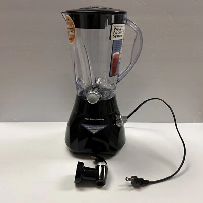 Licuadora Hamilton Beach Wave Station Express con sistema de acción de onda de caño batido Foto 1 de 4