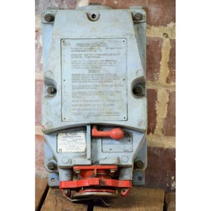 Pyle National Circuit Breaker Enclosure Junction Box ESL Receptacle - Picture 1 of 8