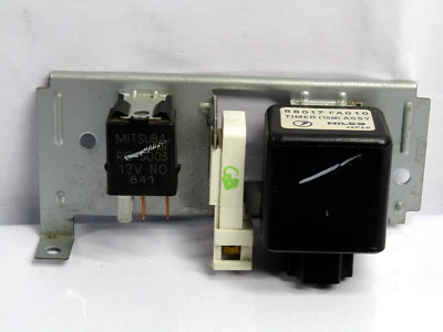 Unidad de montaje de relé temporizador Subaru Legacy Outback 1995-1999 OEM 88017FA010 Foto 1 de 4