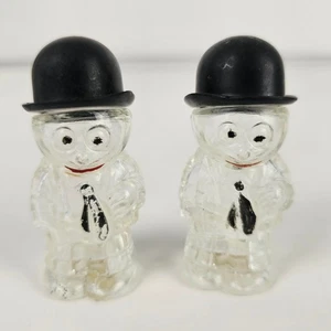 Vintage Paar Glas Salz & Pfefferstreuer Herren in Melone Hüte bemalte Details - Bild 1 von 4