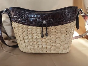 Brighton Raffia geflochtene Tasche mit Crock geprägtem braunem Lederbesatz - Bild 1 von 16